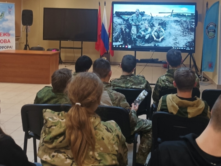 Серпуховские курсанты отработали эвакуацию раненого