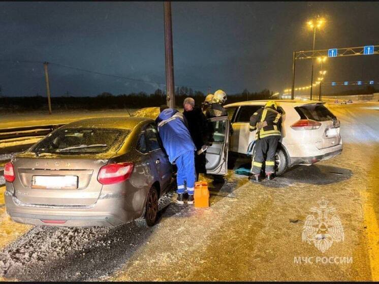 В ДТП на трассе «Псков» в Гатчинском районе столкнулись три автомобиля