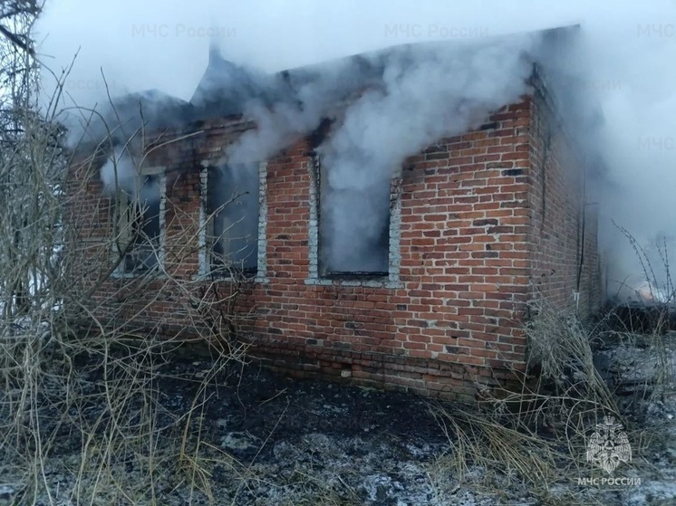 В брянском поселке Бельково сгорел частный дом