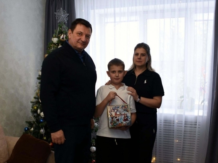 Игорь Ляхов исполнил мечту девятилетнего Ивана из Сафонова