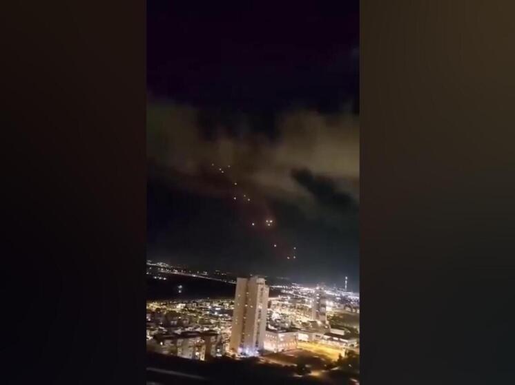 Похоже, Дональд Трамп решил начать новый 2026 год с новой войны и реализовать свои давние угрозы в адрес непокорной Венесуэлы