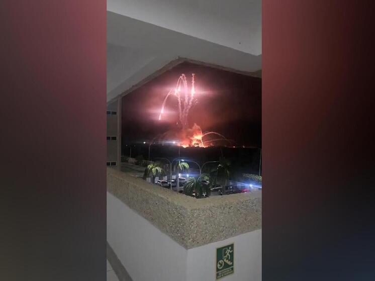 По меньшей мере 7 взрывов и шум низко летящих самолетов были слышны ночью в венесуэльской столице Каракасе