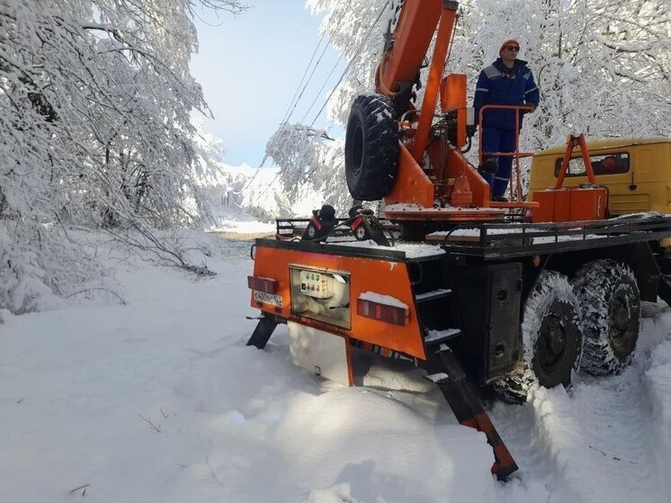 Энергетики восстановили подачу электричества в Кропоткине и ряде сел Кубани