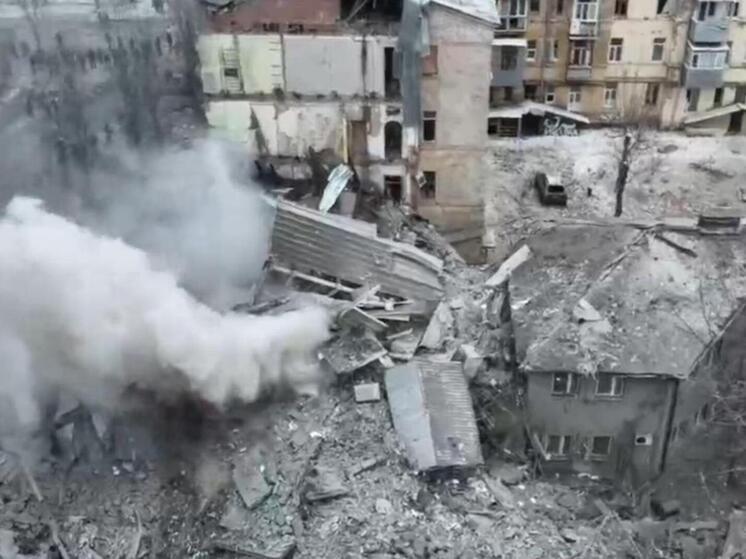 В сети появились кадры вчерашнего взрыва в центре Харькова
