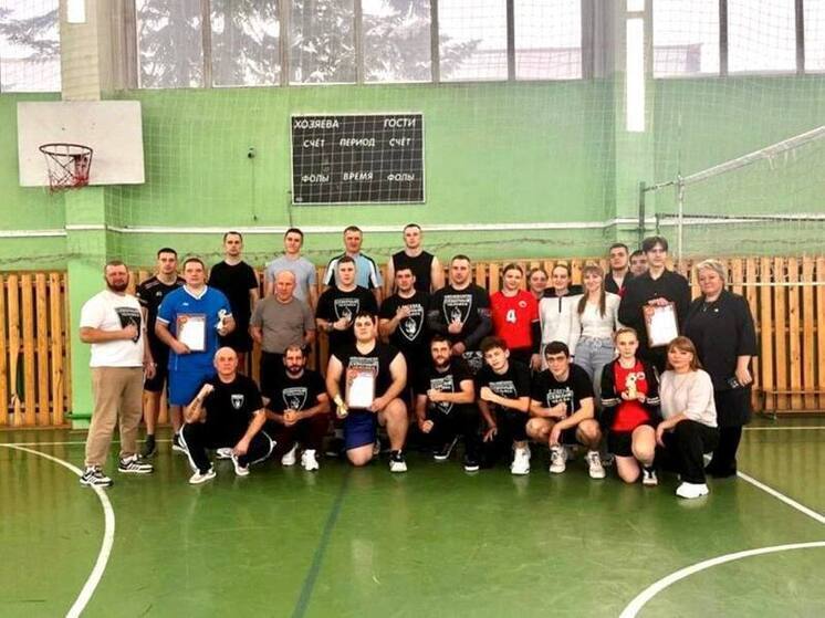 Волейбол объединил поколения: в Тогучинском районе прошёл новогодний турнир