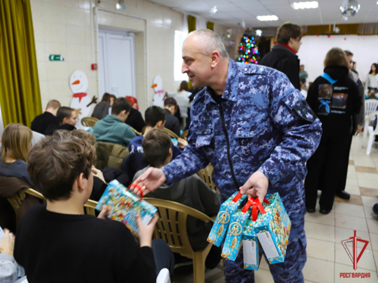 Тульские росгвардейцы привезли подарки детям из Мариуполя