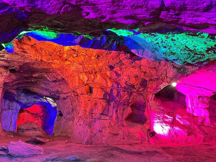 Уникальное освещение появилось в Тавдинских пещерах на Алтае