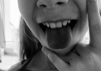 Споры о влиянии билингвизма на способности детей велись издавна, но, опираясь на новейшие данные, можно с уверенностью сказать, что билингвизм заметно развивает когнитивные способности детей, улучшает память, развивает нейросвязи в головном мозге и позволяет более богато воспринимать мир. Об этом рассказал психолог и референт-переводчик японского языка Андрей Смирнов.