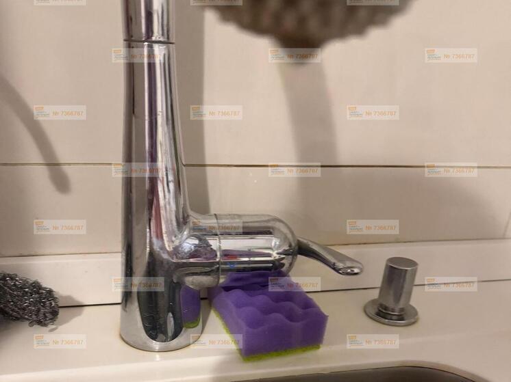 В доме на улице Есенина в Петербурге с прошлого года нет холодной воды