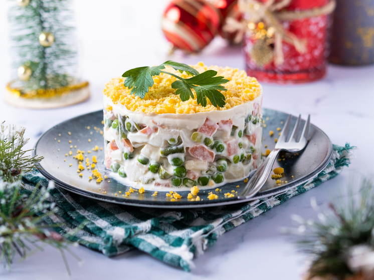 В канализации Красноярска образовались 60 засоров из-за смытых салатов