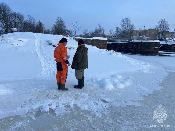 Инспекторы ГИМС: лед на водоемах Ленобласти еще не готов к наплыву людей