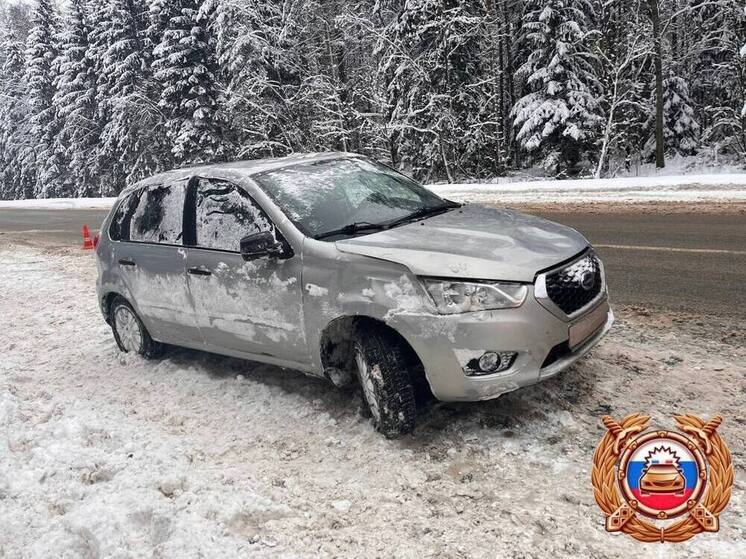 На дороге под Тверью водитель потерял управление и вылетел в кювет