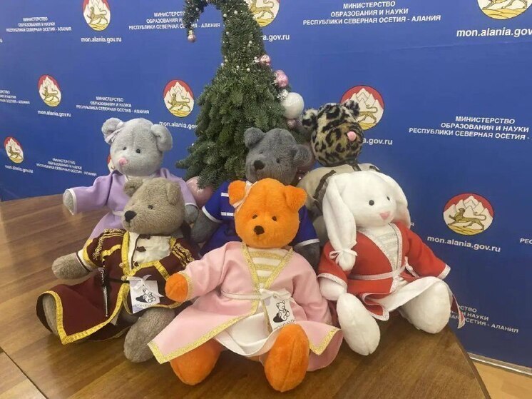 Почти 200 игрушек, говорящих на родном языке, передали в детсады Осетии