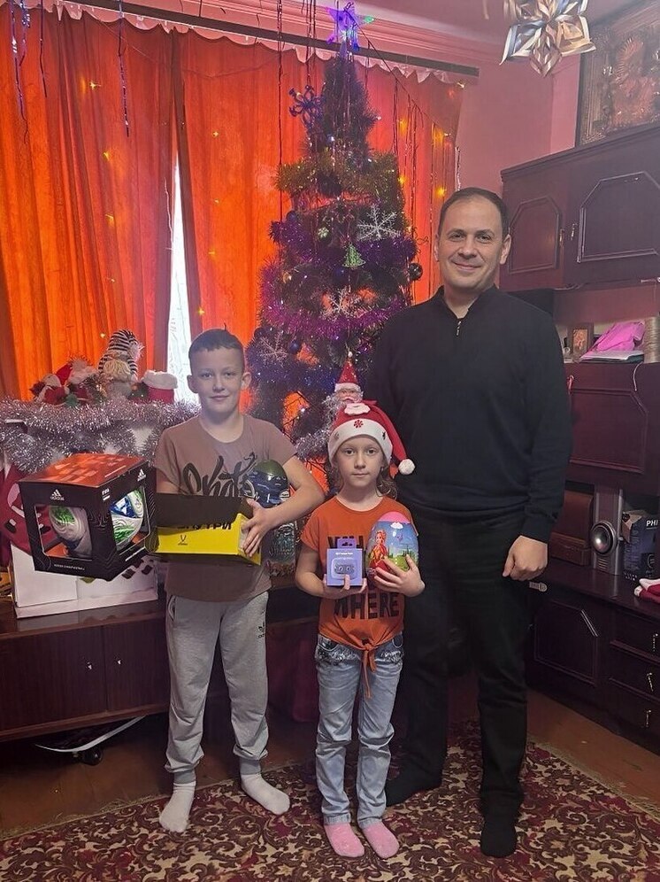 Глава Минтранса ЛНР исполнил мечты детей в рамках акции «Ёлка желаний»