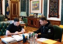 Владимир Зеленский предложил, а руководитель главного управления разведки (ГУР) минобороны Украины Кирилл Буданов (в РФ внесен в перечень террористов и экстремистов) принял назначение на должность руководителя Офиса президента