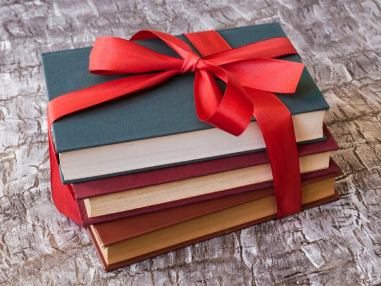 Все знают, что книга – лучший подарок, смотреть «в зубы» которому – все равно что признать себя человеком неинтеллигентным, прослыть коим никому не хочется