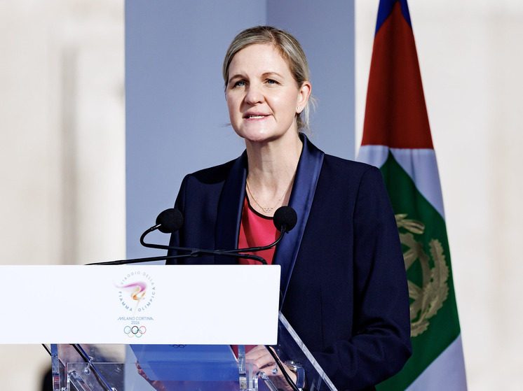 Уже в феврале будет открыта зимняя Олимпиада в Италии. На этот раз она официально принадлежит не одному городу, а двум. Игры-2026 так и называются – Милан и Кортина-д’Ампеццо. Это будут первые Олимпийские игры, проводимые Международным олимпийским комитетом (МОК) во главе с Кирсти Ковентри, которая была избрана руководителем летом 2025 года. Её первое интервью в нынешнем году было дано итальянской газете Corriere della Sera. 