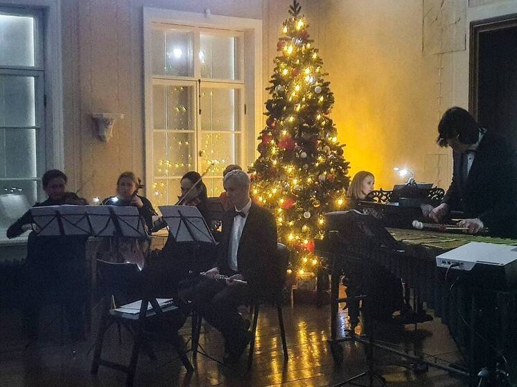 В выборгский парк Монрепо прилетал Карлсон с камерным оркестром и виброфоном