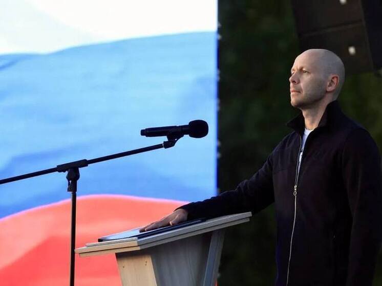 Глава Пуровского района поздравил метеорологов с новосельем и Новым годом