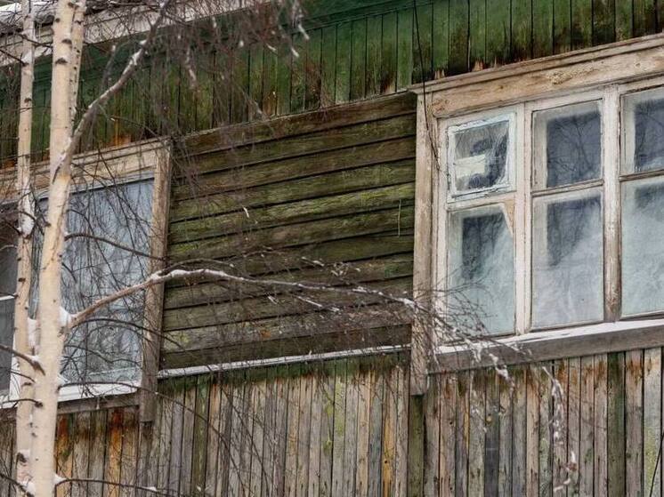 В Ноябрьске стартовал рейд по аварийным деревянным домам