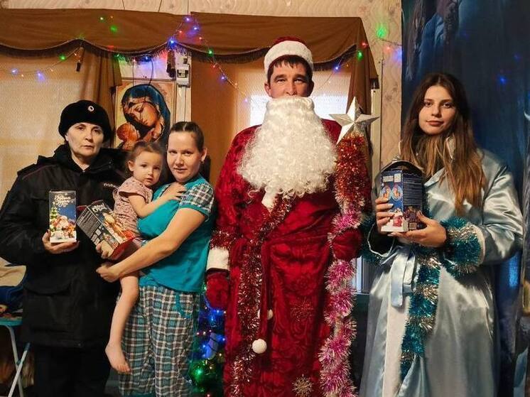 Полицейские поздравили с Новым годом детей в Шилове и Ермиши Рязанской области