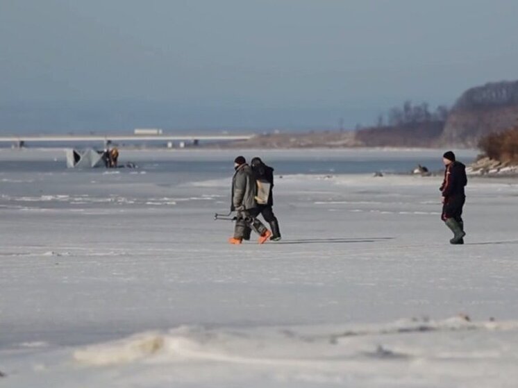 Выход на лед под контролем: во Владивостоке начались ежедневные рейды