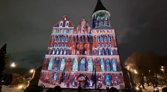 Завораживающее лазерное шоу на фасаде Кафедрального собора показали на Новый год