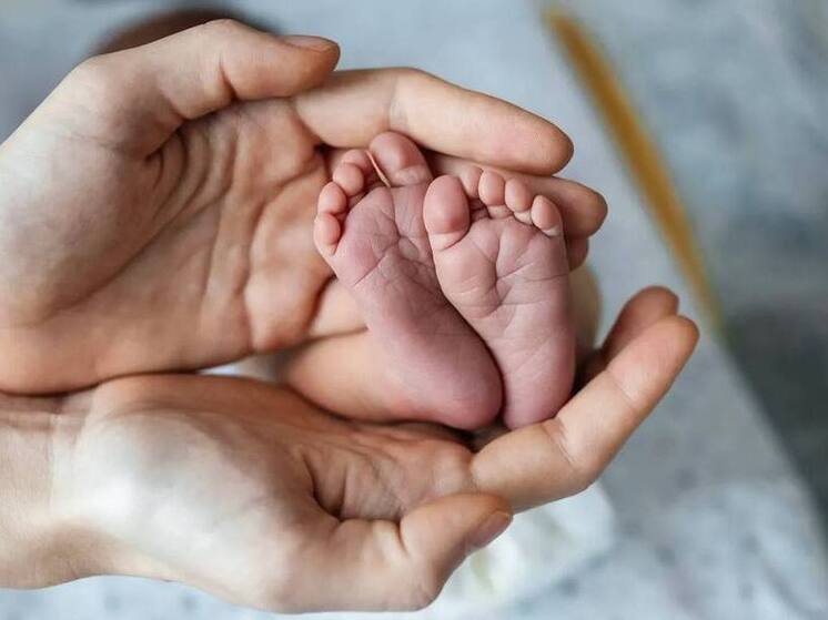 В Ноябрьске выписали первого рожденного в 2026 году ямальца