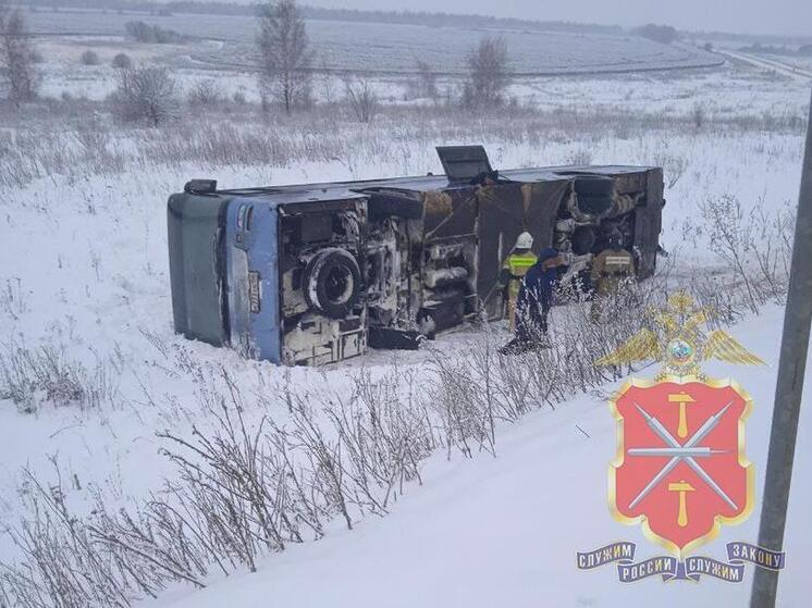 В Тульской области устанавливают обстоятельства ДТП с пассажирским автобусом