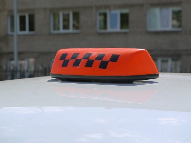 Красноярцам рассказали о правилах пользования такси в праздники