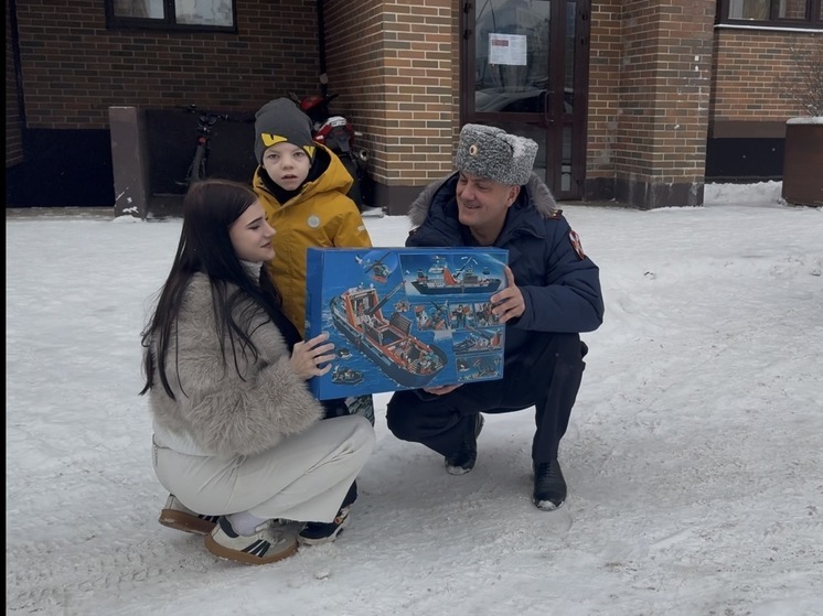 Тверские росгвардейцы исполнили новогоднюю мечту маленького мальчика