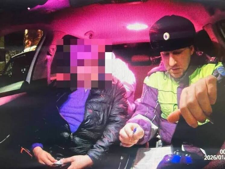 В Тарко-Сале инспекторы ДПС задержали нетрезвого водителя