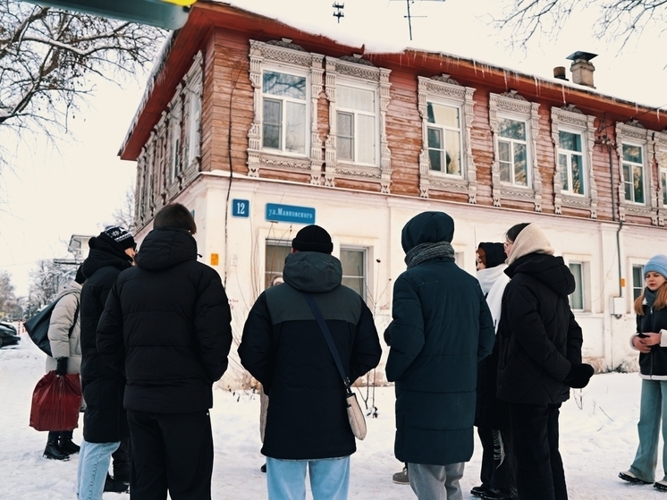 Сегодня ученики школы №9 стали участниками первой прогулки по туристическому маршруту, посвященному пребыванию известного поэта Сергея Есенина в Вологде