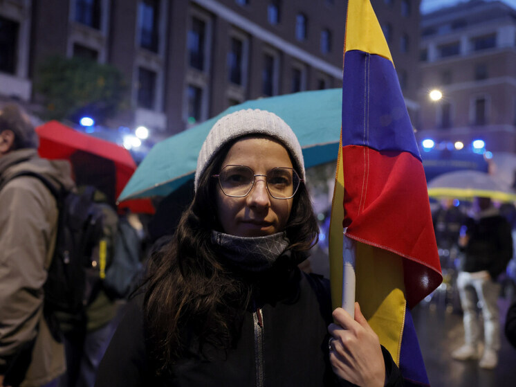 "Руки прочь от Венесуэлы": в Риме проходит митинг у посольства США