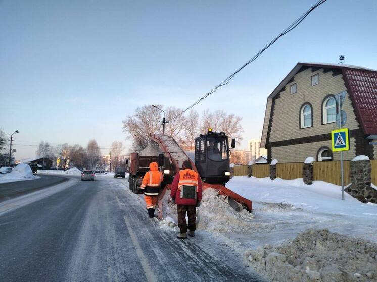 Новосибирск убрал 18 тысяч кубометров снега за сутки