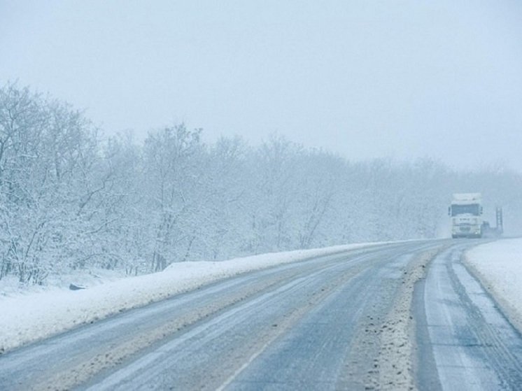 Волгоградцев предупредили об оранжевом уровне опасности из-за штормового ветра