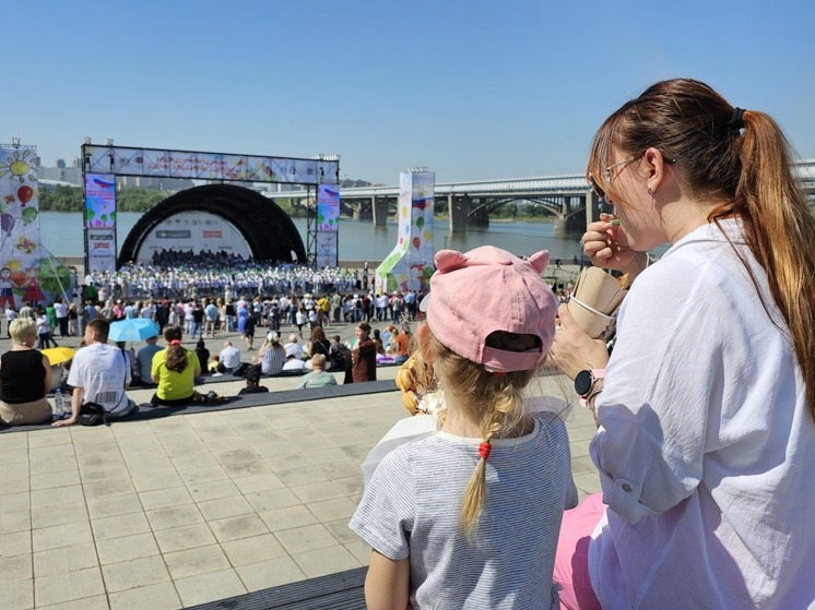 Новосибирские семьи с детьми: что меняется в правилах единого пособия с 2026 года