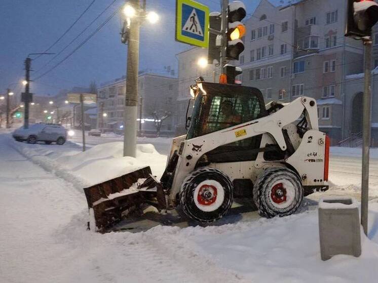 Киров справляется со снегопадом: дорожные службы работают в усиленном режиме