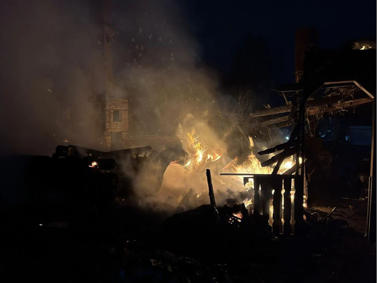 Под Боровском сгорела дача в СНТ «Эльф»: пострадал человек