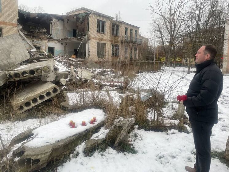 В Токмаке почтили память жертв обстрела больницы, произошедшего три года назад