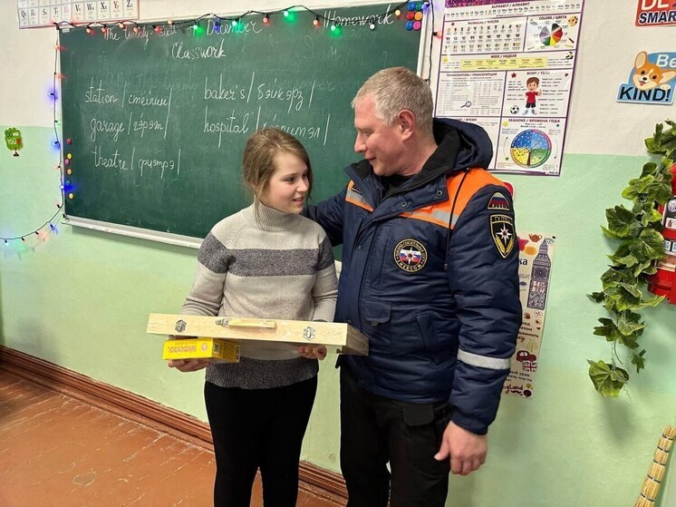 Пензенский специалист исполнил новогоднюю мечту пятиклассницы из Токмака