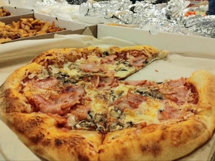 Фастфуд считается быстрой, вкусной и не слишком дорогой пищей