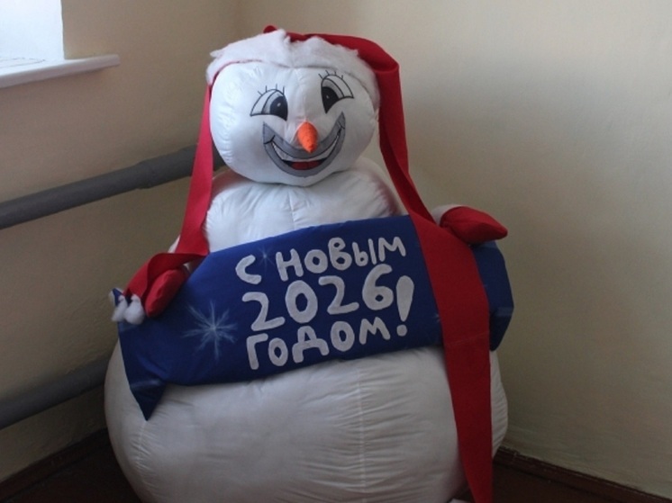 Осужденные ИК-3 изготовили новогодние игрушки для детдома