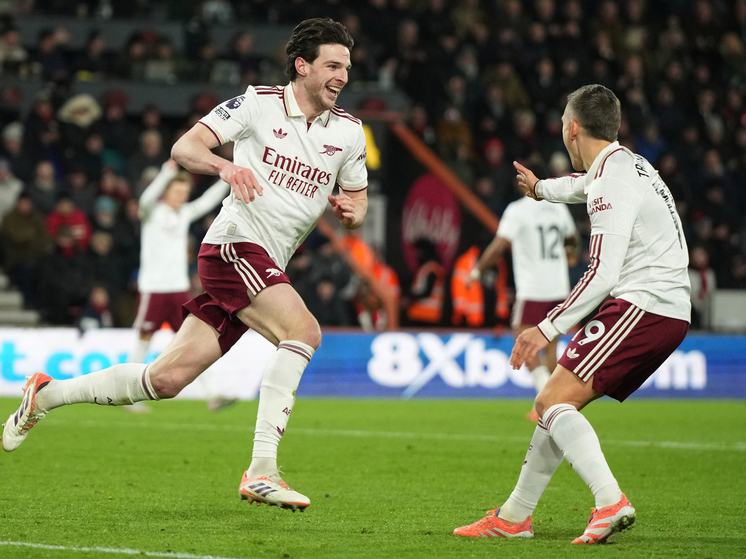 Лондонский «Арсенал» обыграл в субботу «Борнмут» со счетом 3:2 и до шести очков увеличил свой отрыв от ближайших преследователей в английской футбольной Премьер-лиге