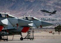 Британская и французская авиация нанесла удар по подземному складу оружия "Исламского государства"* (запрещенная в России террористическая организация) на территории Сирии