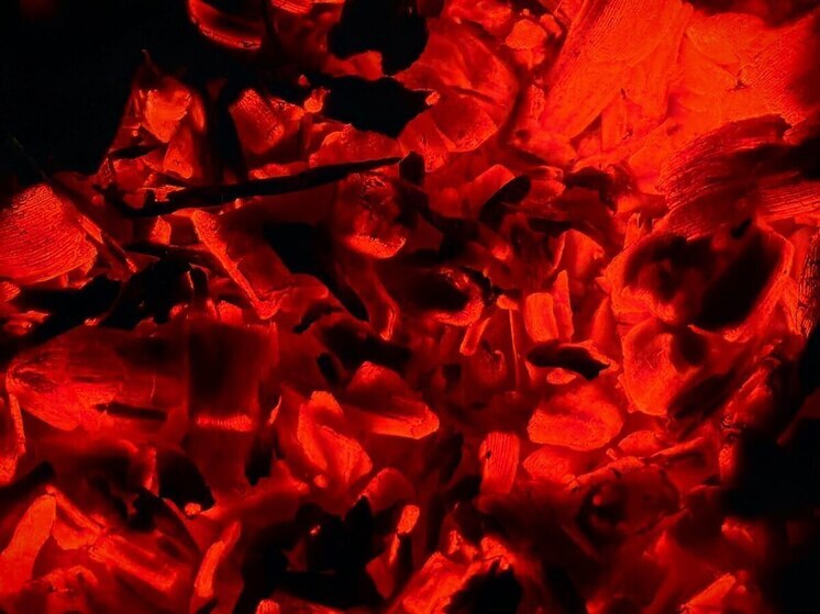 Пожар уничтожил крышу и имущество жилого дома в Большой Вишере