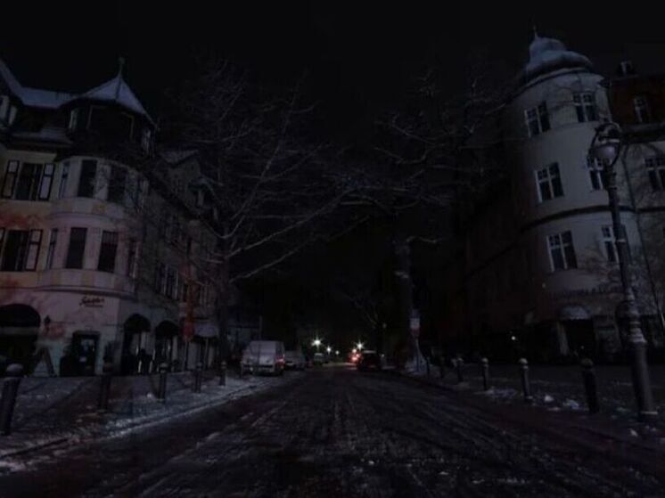 В мерзнущем Берлине десятки тысяч домов остались без электричества