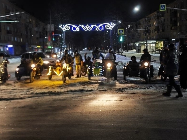 Ярославские байкеры провели новогодний мотопарад