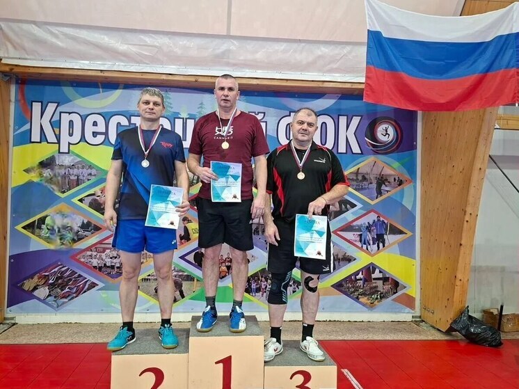 Теннисисты бились за победу в Крестецком физкультурно-оздоровительном комплексе