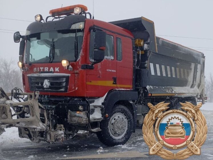 Четыре человека ранены в столкновении легковушки с фурой в Озинском районе